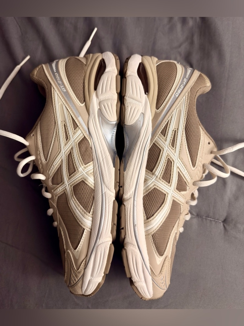 Asics Men’s size 10 
GT-2160 running shoe